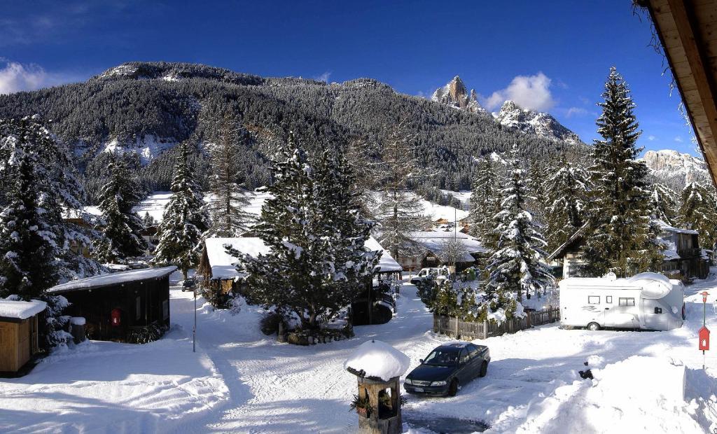 بوتسا دي فاسّا Camping Catinaccio Rosengarten المظهر الخارجي الصورة