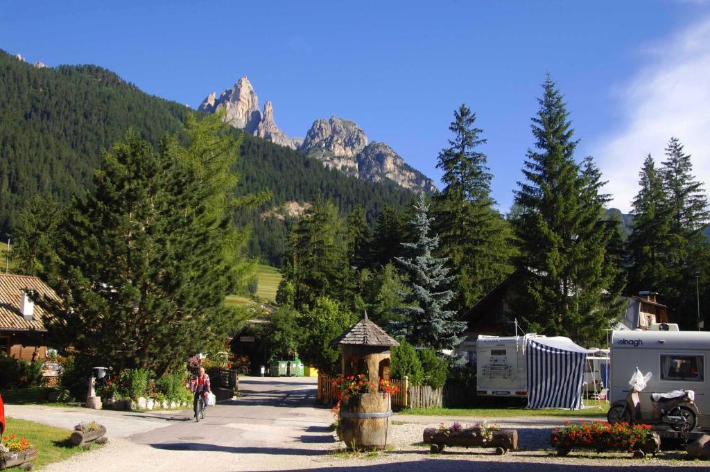 بوتسا دي فاسّا Camping Catinaccio Rosengarten المظهر الخارجي الصورة